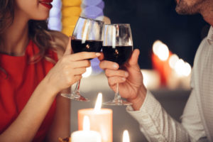 ¿Cómo hacer del vino nuestro mejor aliado para enamorar?