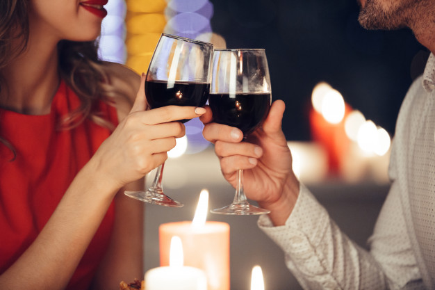 En este momento estás viendo ¿Cómo hacer del vino nuestro mejor aliado para enamorar?