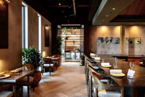 Emelina, el restaurante cubano con estrella Michelin en Miami del chef Osmel González, y sus platos de cocina cubana moderna.